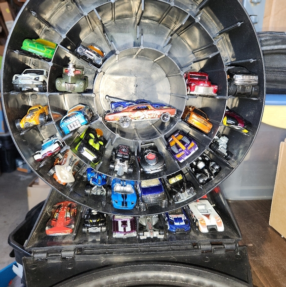 2005 Hot Wheels 2-Sided Tire Spinner Car Case for 72 cars - Picture 4 of 8